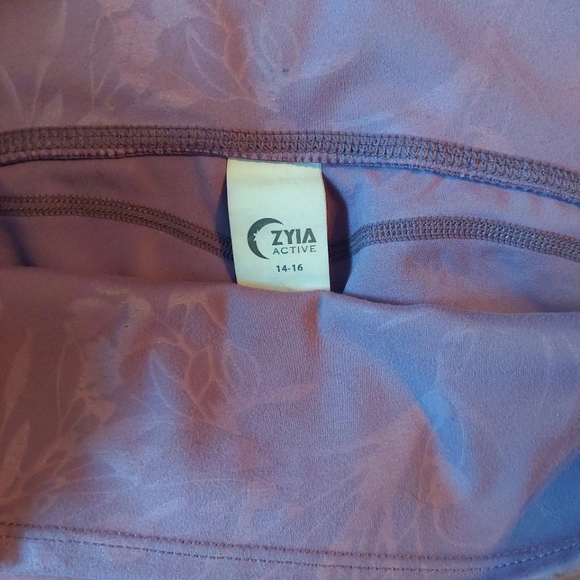 Zyia lilac floral pocket hi-rise capri - Picture 3 of 3